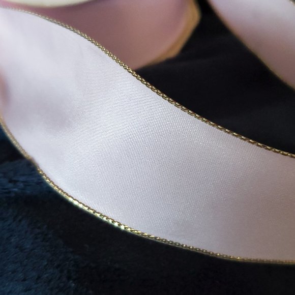 Offray Wired Pink Taffeta Ribbon 1.5' x 2 yrds Gold Wired Edge - Picture 5 of 6